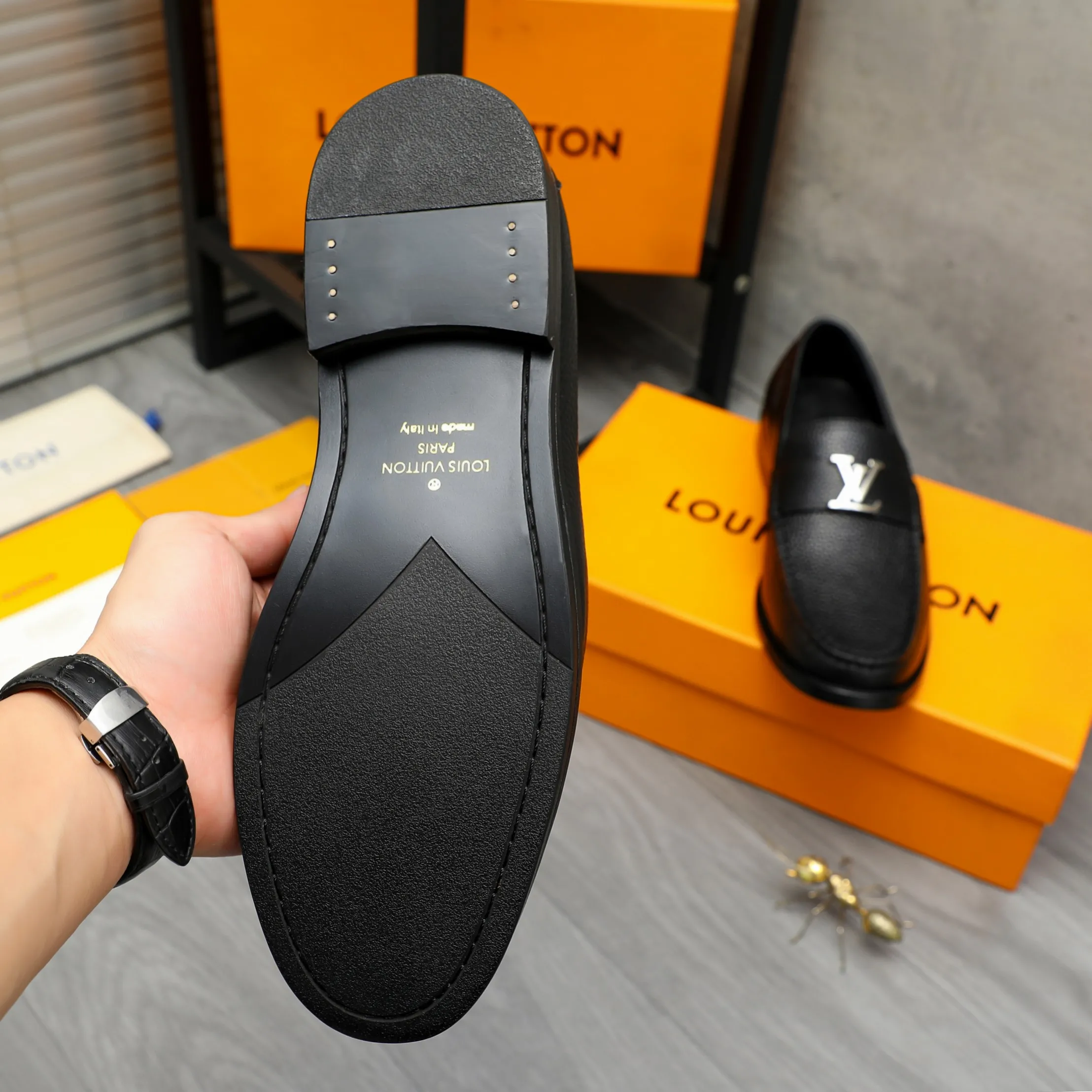 Men's shoes 💰442 Product trademark: LV "Louis Vuitton" business slip-on leather shoes Regular size: 38-46 (45.46 custom-made, non-returnable) Product materials: Selected pebbled cowhide upper, cowhide lining, original rubber outsole